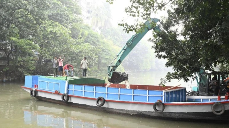 Dhaka South City Corporation begins Dhanmondi Lake restoration