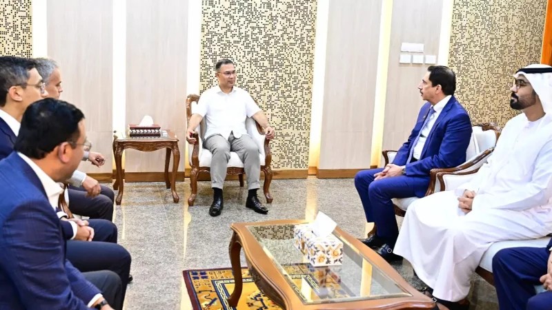 PM seeks DP World investment in free trade zones, inland depots