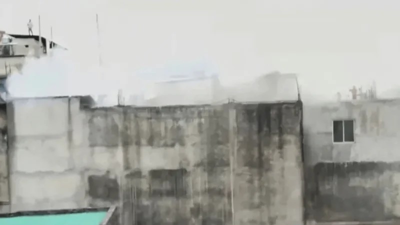 Fire erupts at Dhaka shop in Chawkbazar
